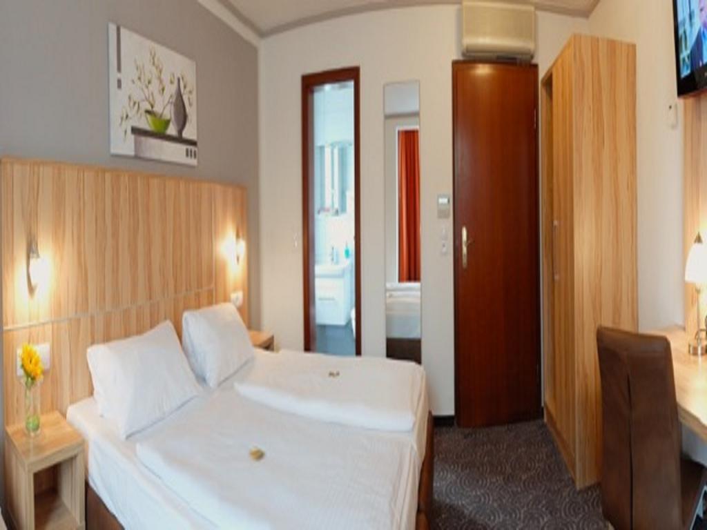Hotel Am Schelztor Esslingen am Neckar Luaran gambar