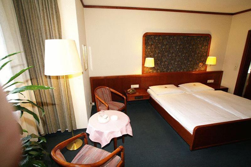 Hotel Am Schelztor Esslingen am Neckar Luaran gambar