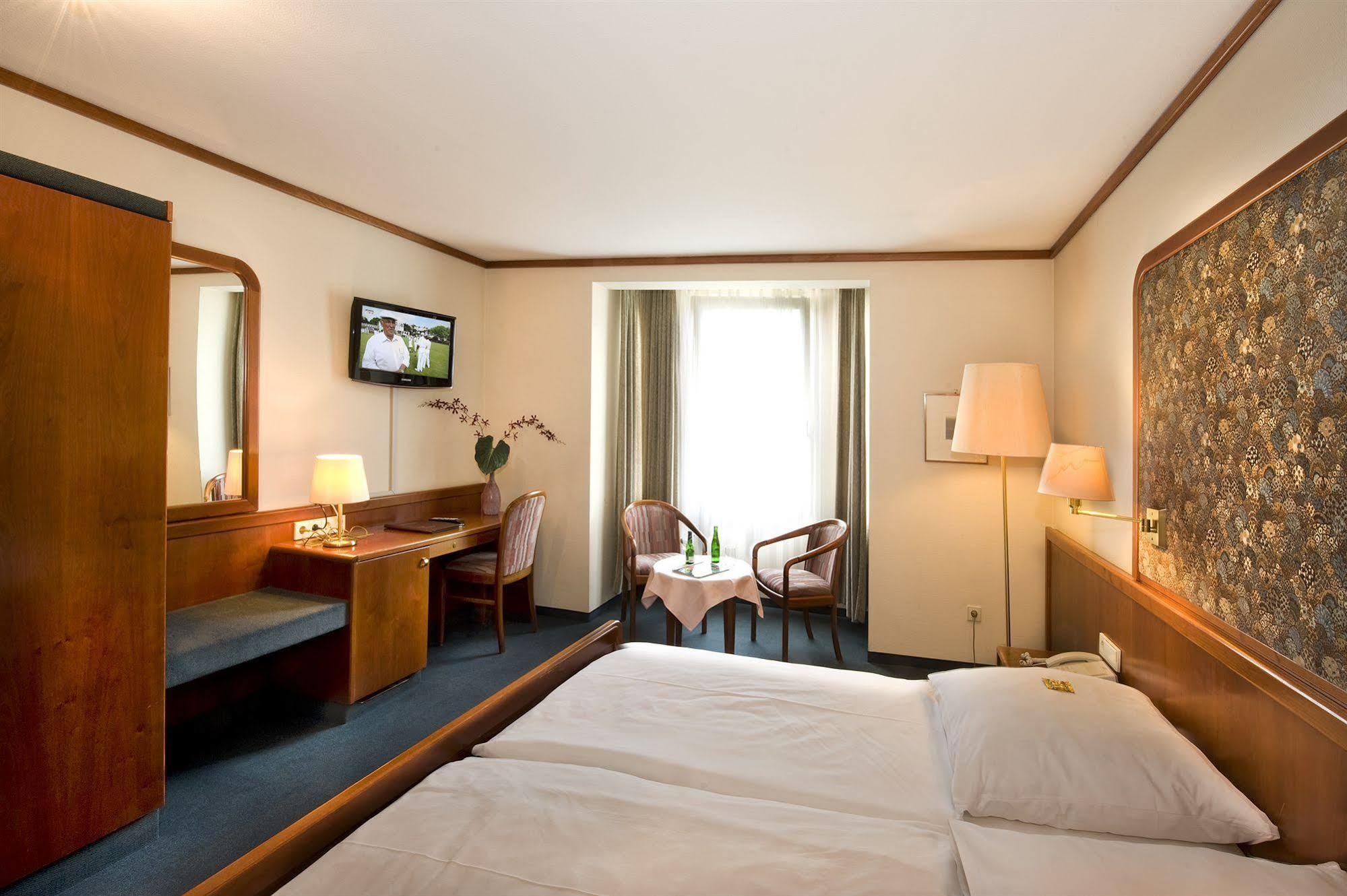 Hotel Am Schelztor Esslingen am Neckar Luaran gambar