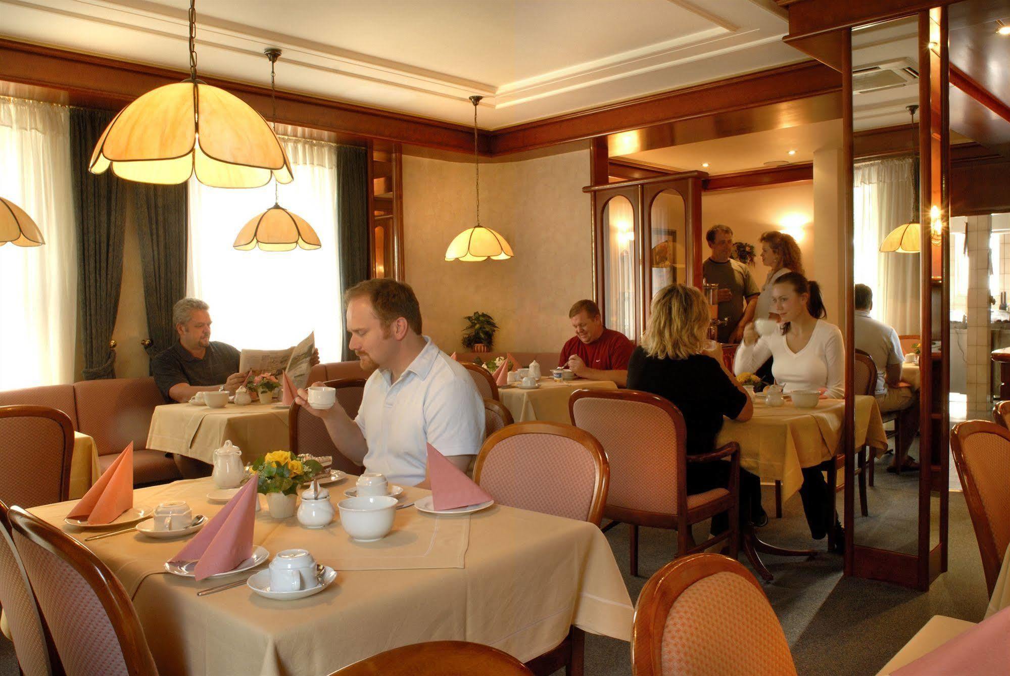 Hotel Am Schelztor Esslingen am Neckar Luaran gambar
